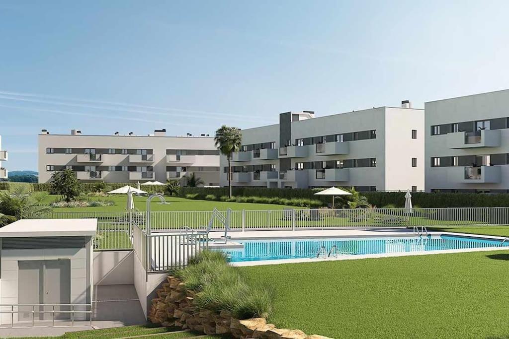 Bajo Con Jardin En Primera Linea De Playa Malaga Exterior photo
