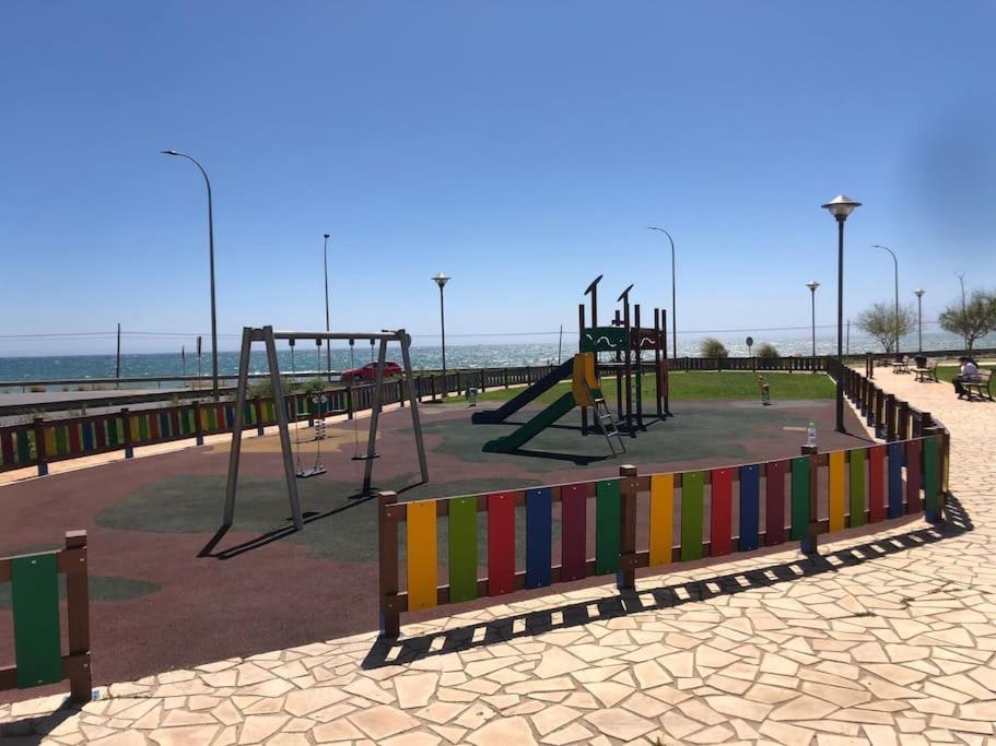 Bajo Con Jardin En Primera Linea De Playa Malaga Exterior photo