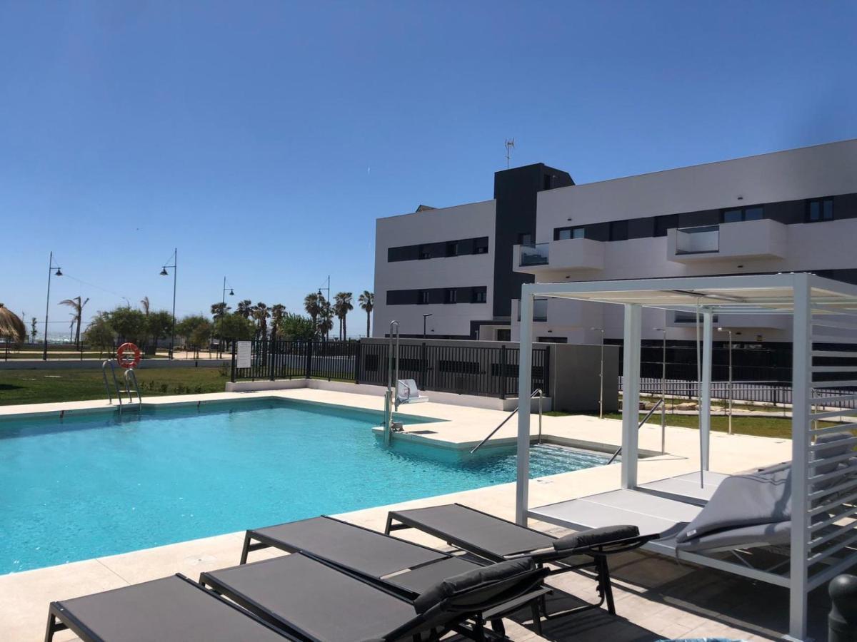 Bajo Con Jardin En Primera Linea De Playa Malaga Exterior photo